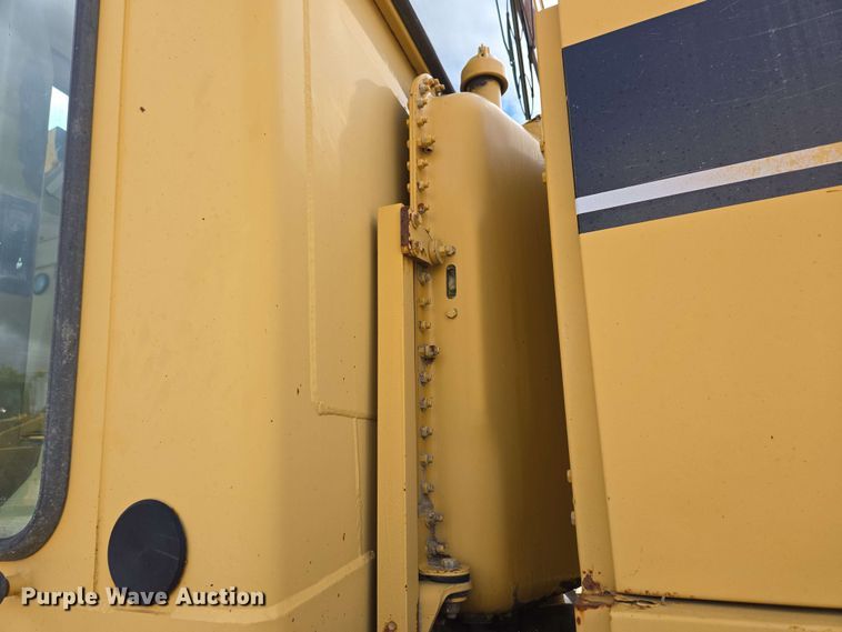 image for item EC4218 1997 Caterpillar 12H motor grader