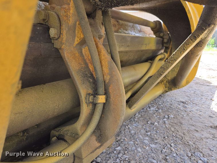 image for item EC4218 1997 Caterpillar 12H motor grader