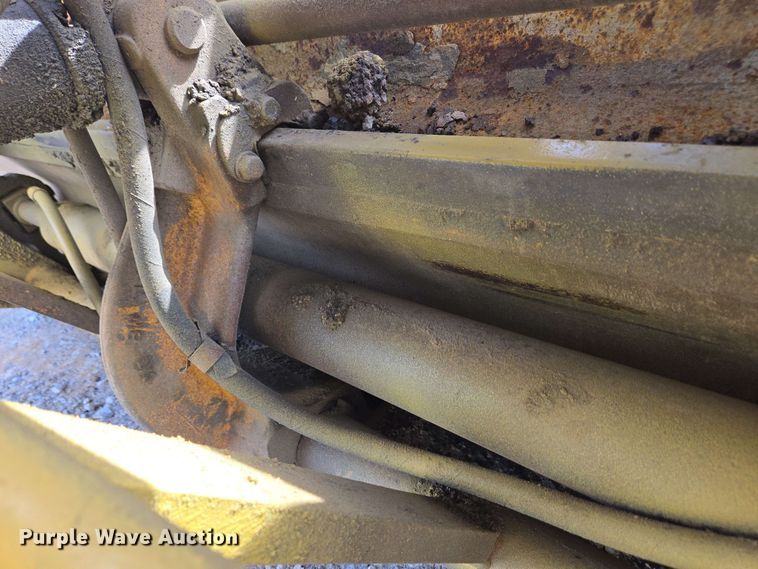 image for item EC4218 1997 Caterpillar 12H motor grader