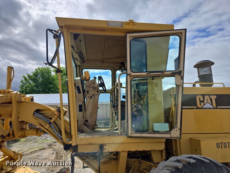 image for item EC4218 1997 Caterpillar 12H motor grader