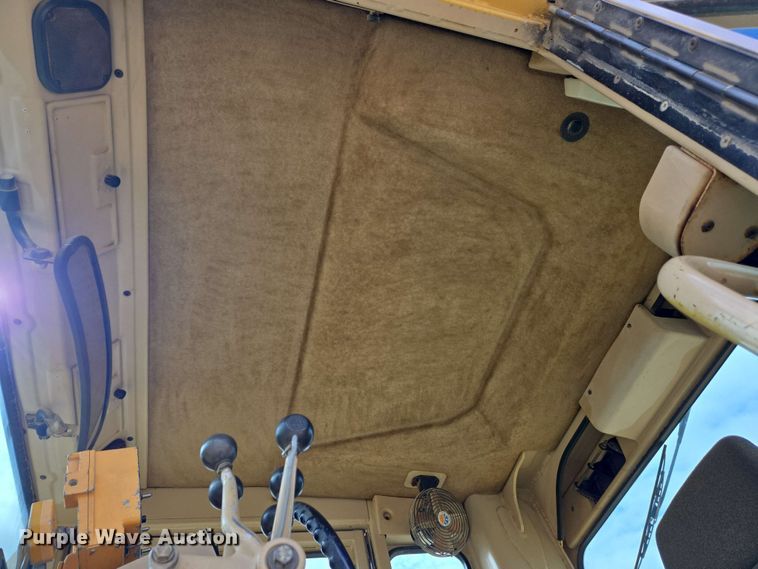 image for item EC4218 1997 Caterpillar 12H motor grader