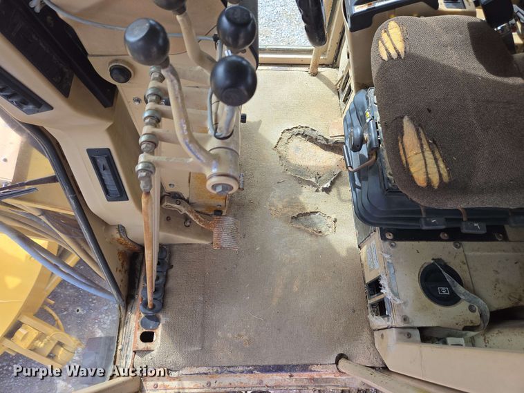 image for item EC4218 1997 Caterpillar 12H motor grader