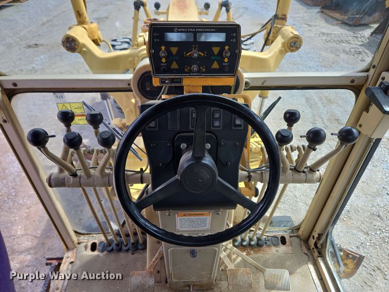 image for item EC4218 1997 Caterpillar 12H motor grader