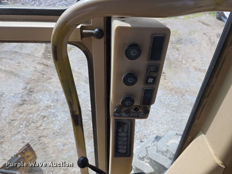 image for item EC4218 1997 Caterpillar 12H motor grader