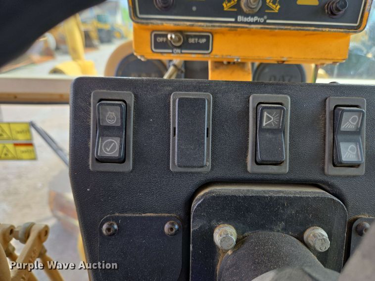 image for item EC4218 1997 Caterpillar 12H motor grader