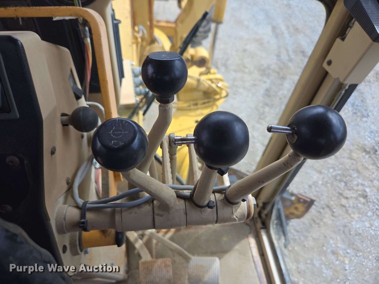 image for item EC4218 1997 Caterpillar 12H motor grader