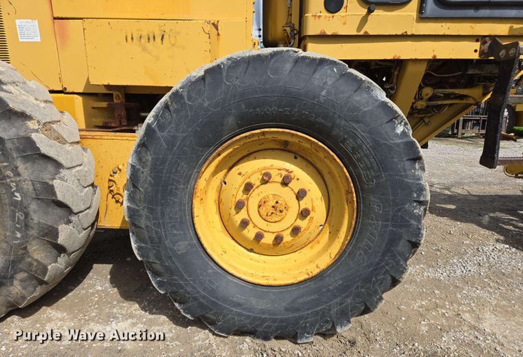 image for item EC4218 1997 Caterpillar 12H motor grader