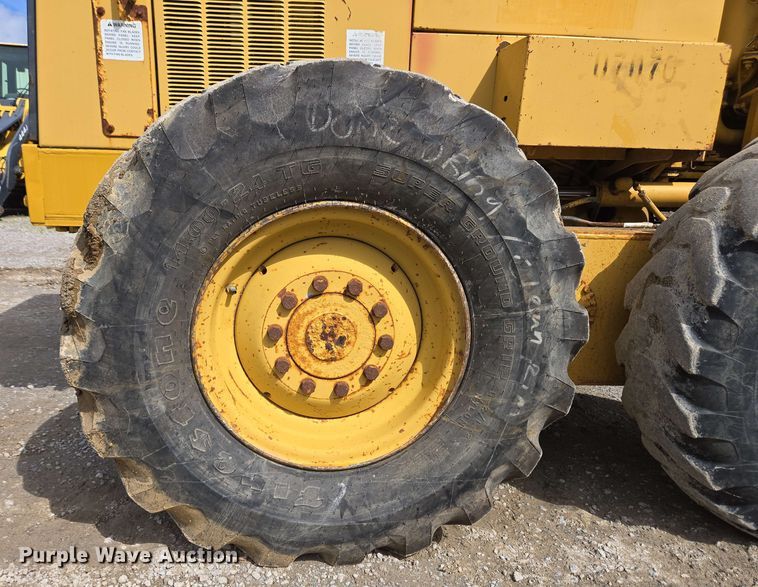 image for item EC4218 1997 Caterpillar 12H motor grader