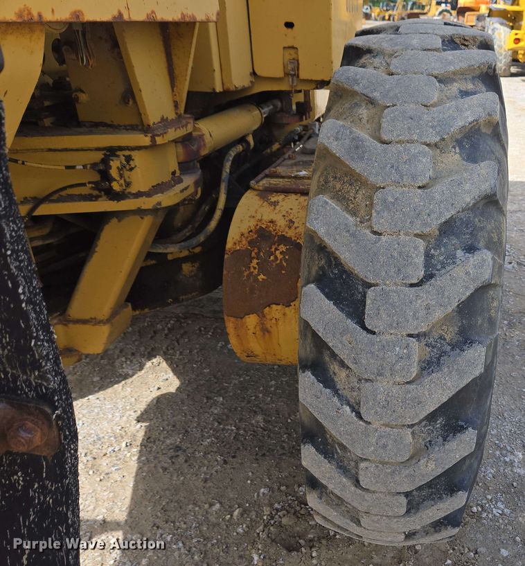 image for item EC4218 1997 Caterpillar 12H motor grader