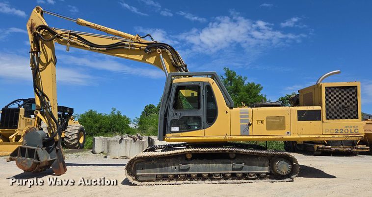 image for item EC4261 1996 Komatsu PC220LC excavator