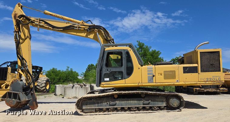 image for item EC4261 1996 Komatsu PC220LC excavator
