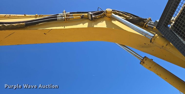image for item EC4261 1996 Komatsu PC220LC excavator