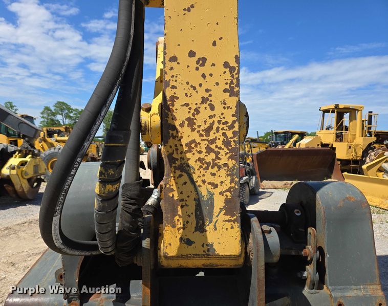 image for item EC4261 1996 Komatsu PC220LC excavator