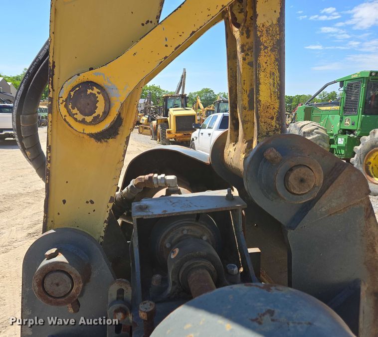 image for item EC4261 1996 Komatsu PC220LC excavator