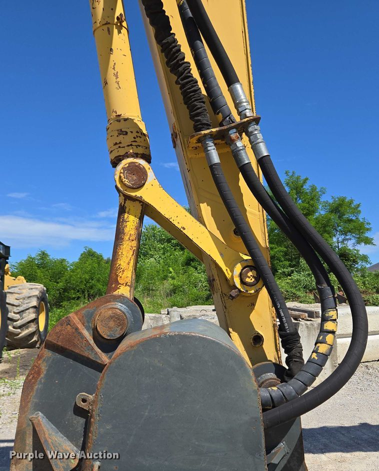 image for item EC4261 1996 Komatsu PC220LC excavator