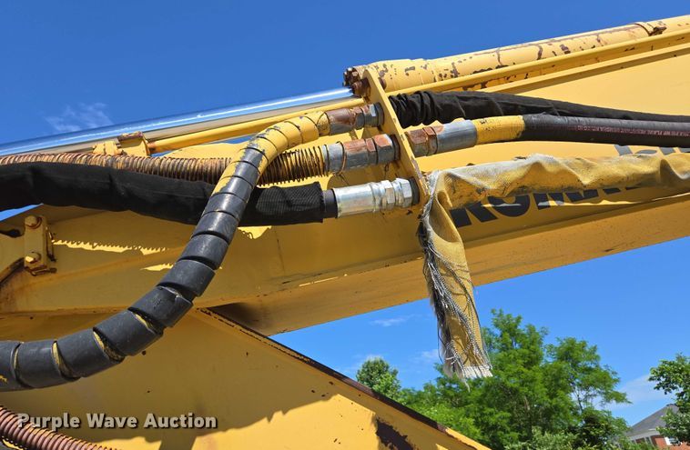 image for item EC4261 1996 Komatsu PC220LC excavator