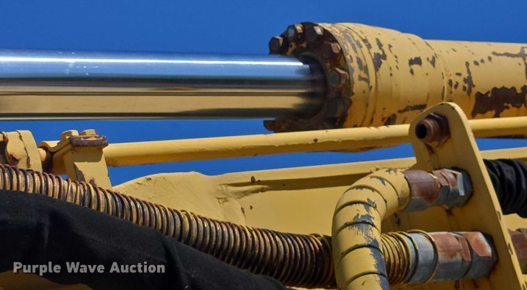 image for item EC4261 1996 Komatsu PC220LC excavator