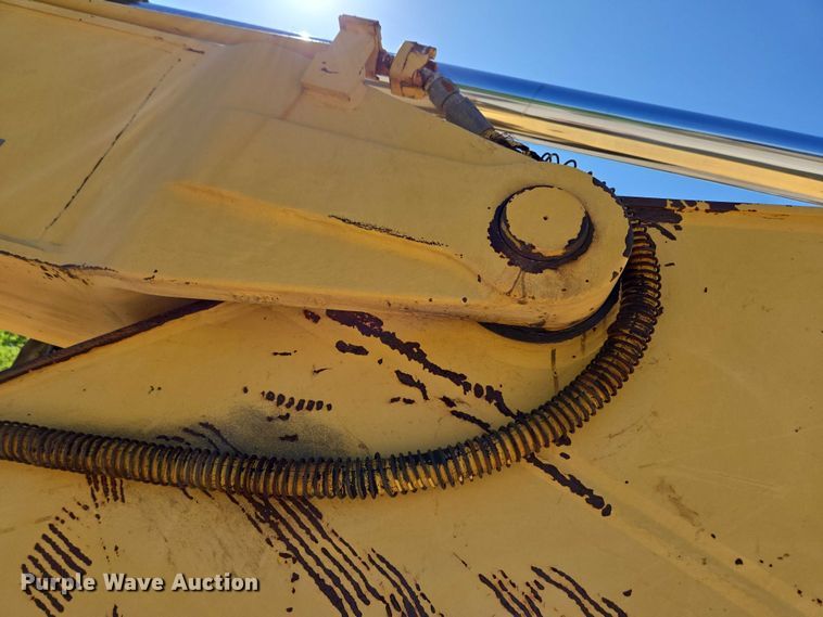 image for item EC4261 1996 Komatsu PC220LC excavator