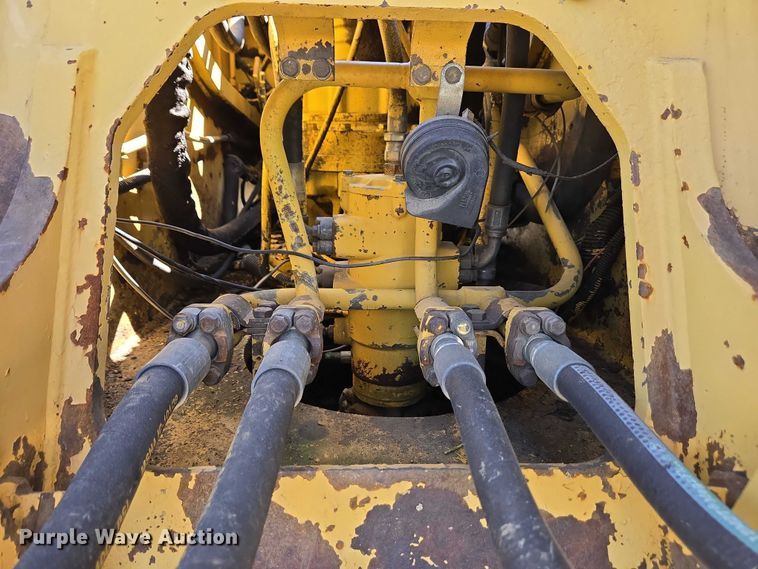 image for item EC4261 1996 Komatsu PC220LC excavator