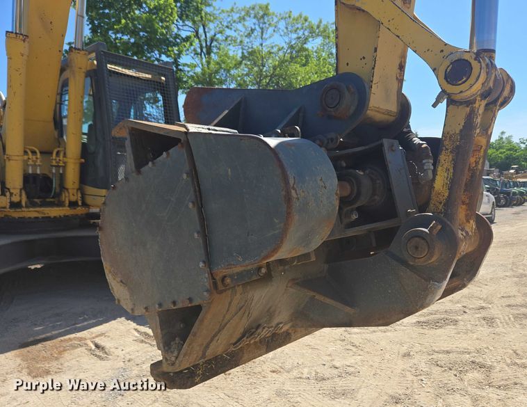 image for item EC4261 1996 Komatsu PC220LC excavator