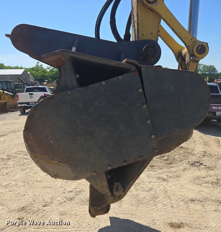 image for item EC4261 1996 Komatsu PC220LC excavator