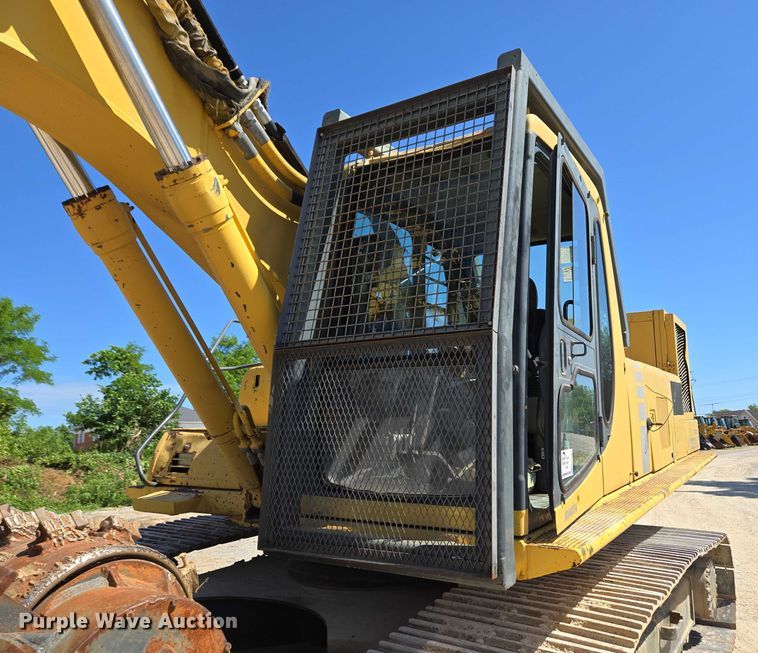 image for item EC4261 1996 Komatsu PC220LC excavator