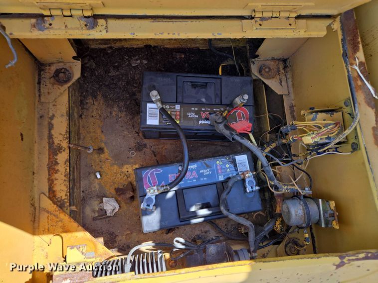 image for item EC4261 1996 Komatsu PC220LC excavator