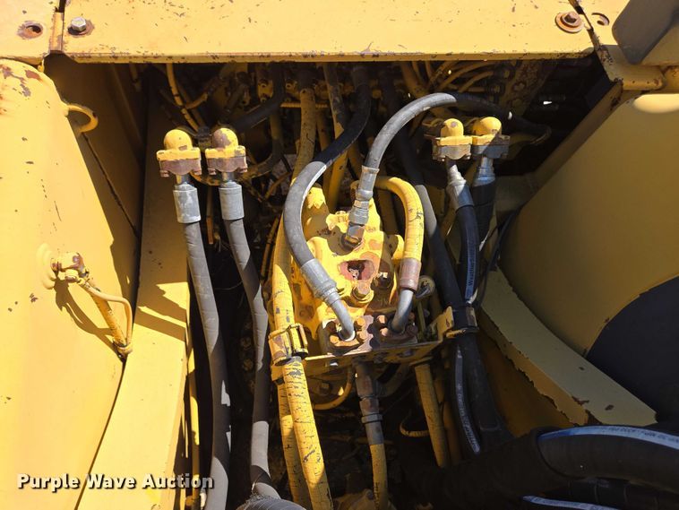 image for item EC4261 1996 Komatsu PC220LC excavator