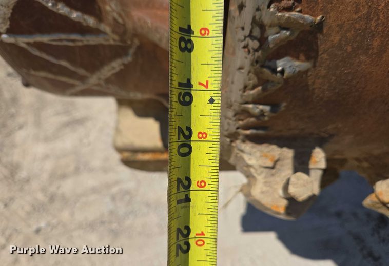 image for item EC4261 1996 Komatsu PC220LC excavator