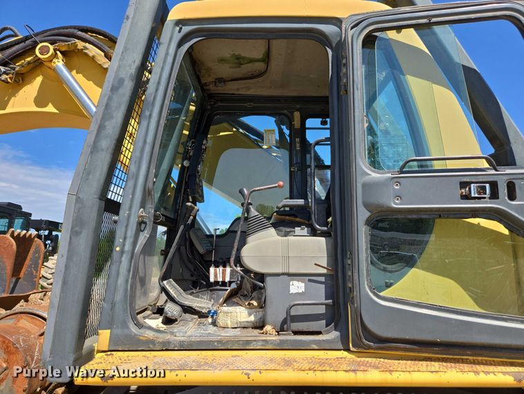 image for item EC4261 1996 Komatsu PC220LC excavator