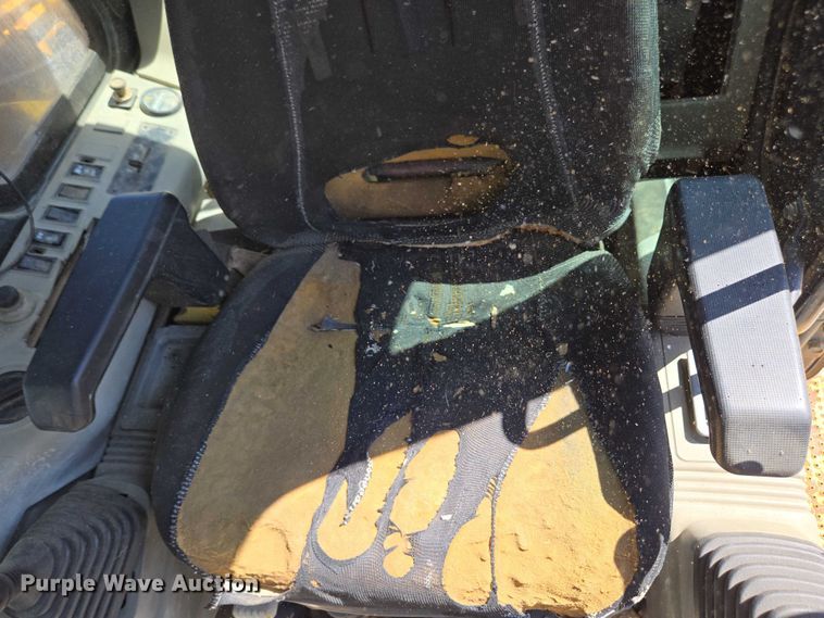 image for item EC4261 1996 Komatsu PC220LC excavator