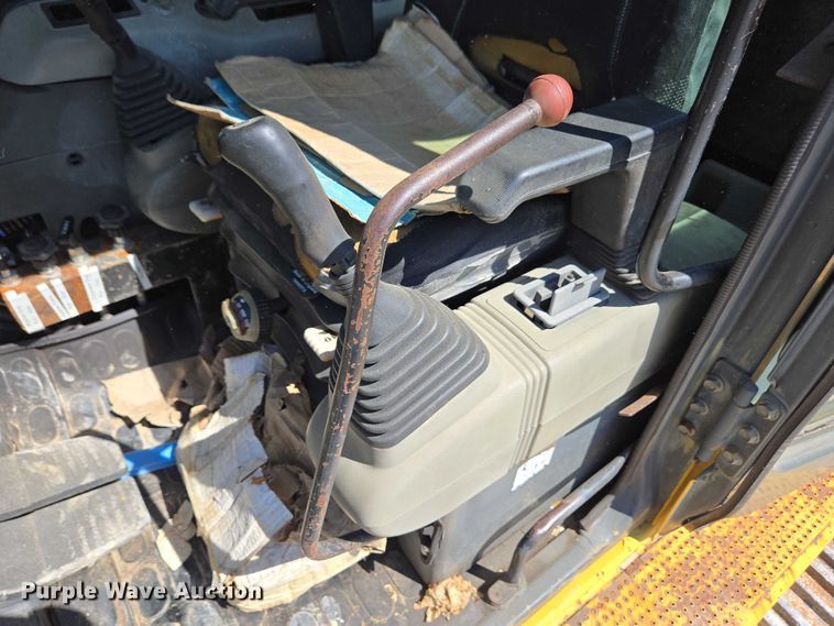 image for item EC4261 1996 Komatsu PC220LC excavator