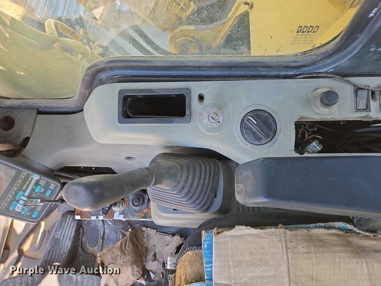 image for item EC4261 1996 Komatsu PC220LC excavator