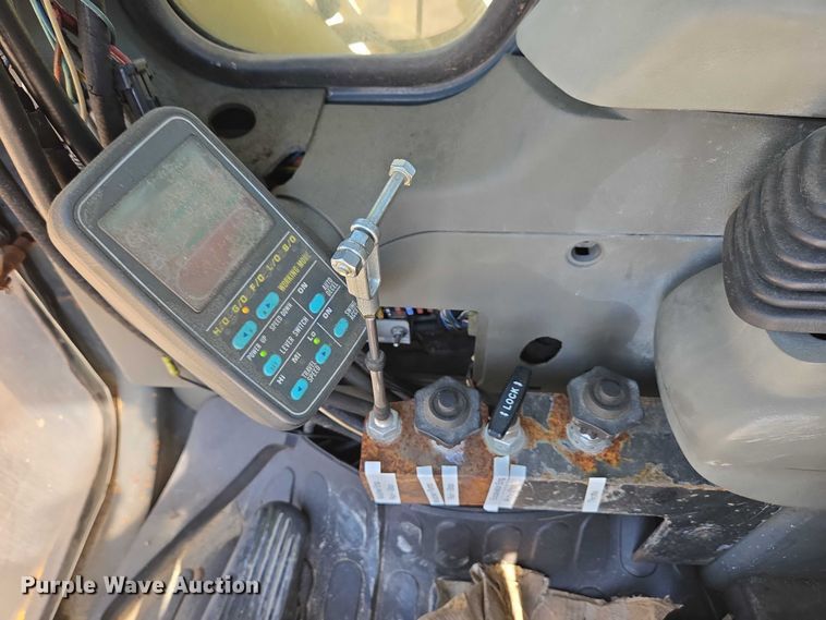 image for item EC4261 1996 Komatsu PC220LC excavator