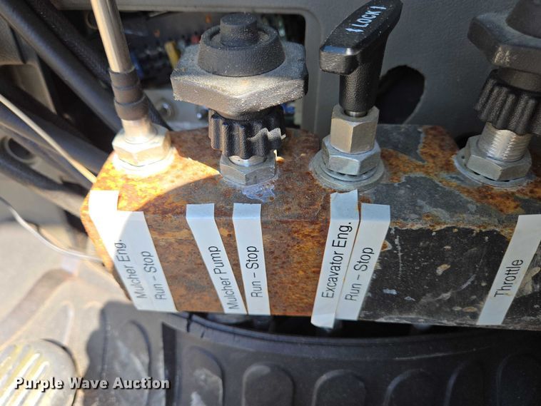 image for item EC4261 1996 Komatsu PC220LC excavator