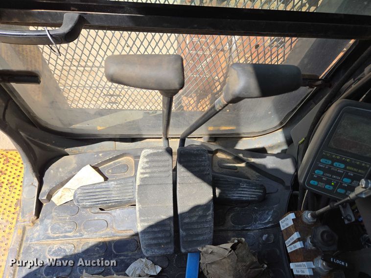 image for item EC4261 1996 Komatsu PC220LC excavator