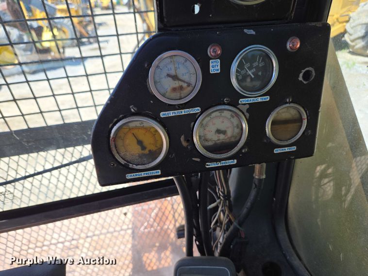 image for item EC4261 1996 Komatsu PC220LC excavator