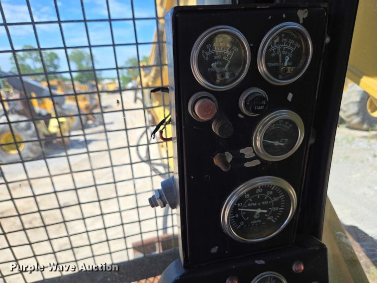 image for item EC4261 1996 Komatsu PC220LC excavator