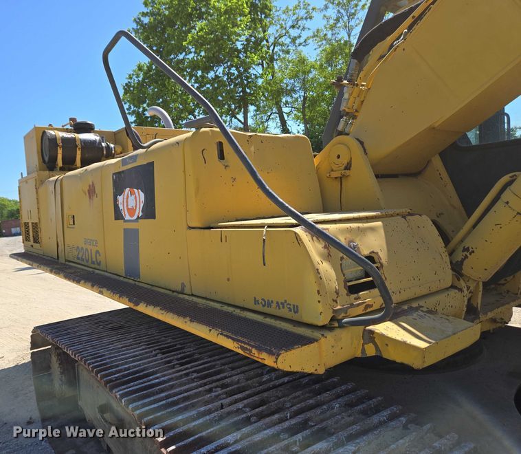 image for item EC4261 1996 Komatsu PC220LC excavator