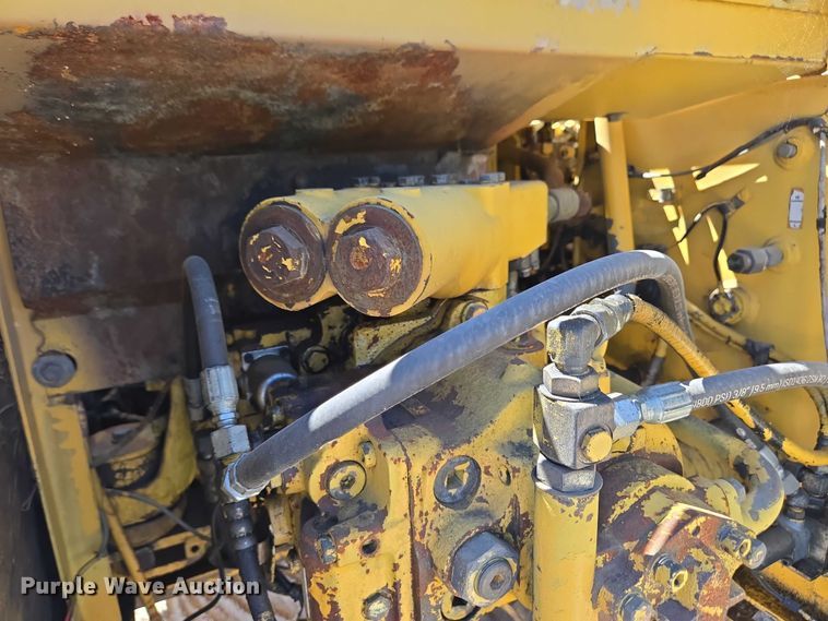 image for item EC4261 1996 Komatsu PC220LC excavator