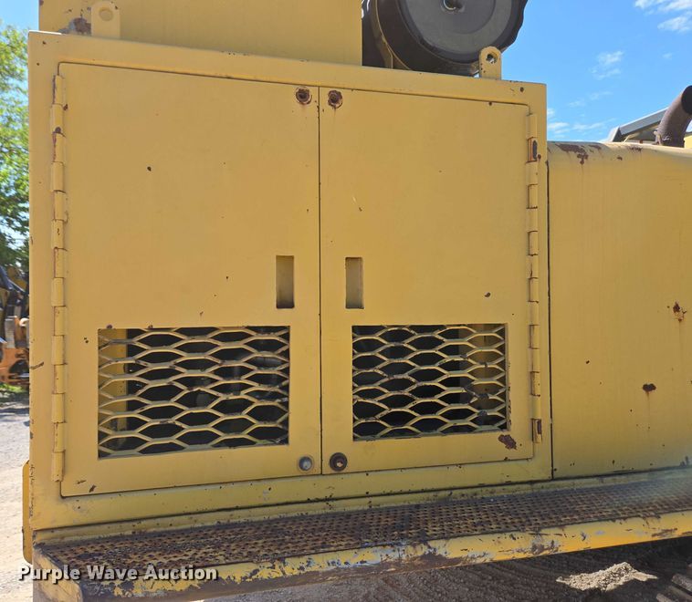 image for item EC4261 1996 Komatsu PC220LC excavator