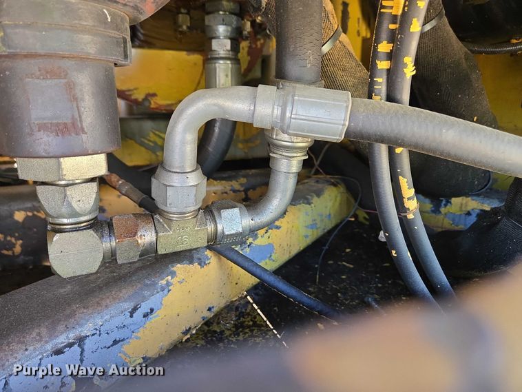 image for item EC4261 1996 Komatsu PC220LC excavator