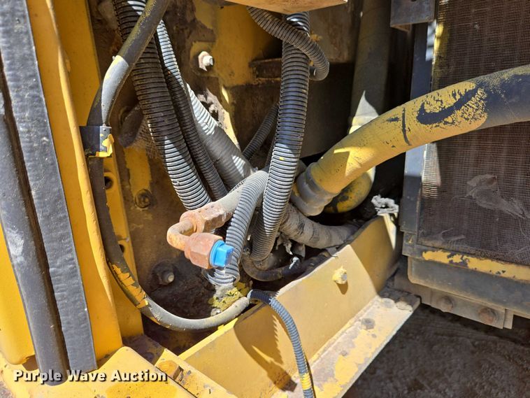 image for item EC4261 1996 Komatsu PC220LC excavator