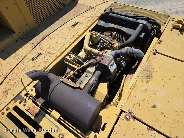 image for item EC4261 1996 Komatsu PC220LC excavator