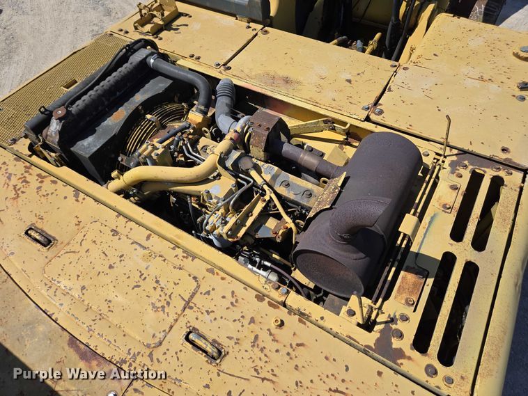 image for item EC4261 1996 Komatsu PC220LC excavator