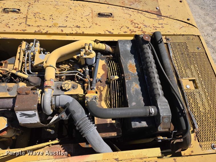 image for item EC4261 1996 Komatsu PC220LC excavator