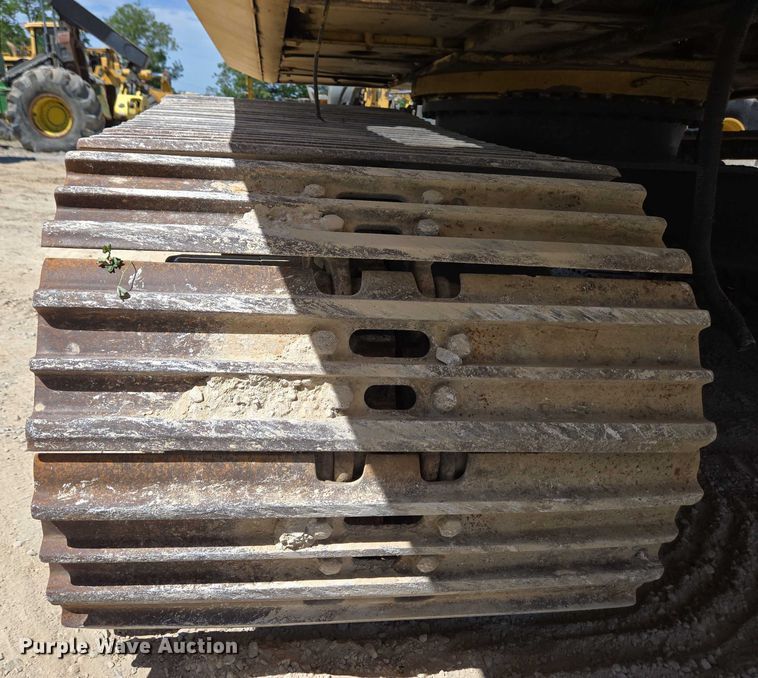 image for item EC4261 1996 Komatsu PC220LC excavator