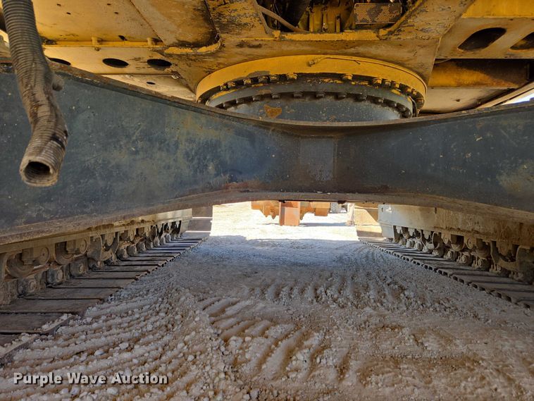 image for item EC4261 1996 Komatsu PC220LC excavator