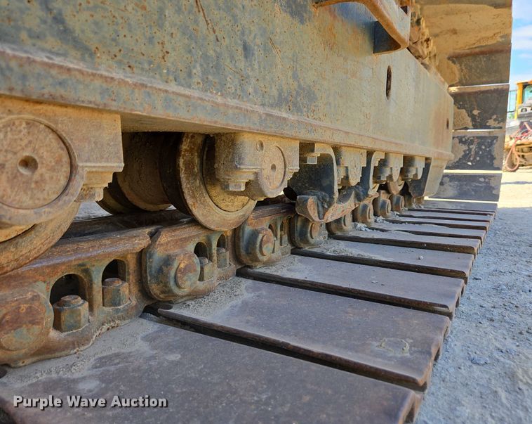 image for item EC4261 1996 Komatsu PC220LC excavator