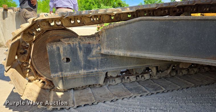 image for item EC4261 1996 Komatsu PC220LC excavator